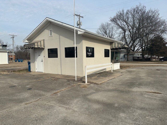 More Photos Of 106 Hickory st, Elk City Office For Sale