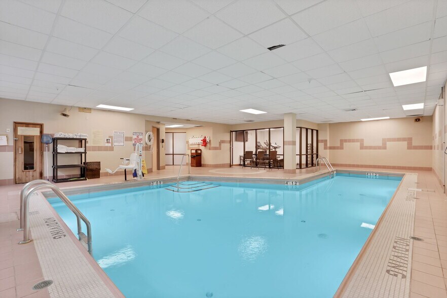 More Photos Of 301 Broadway, Lorain Hotel For Lease