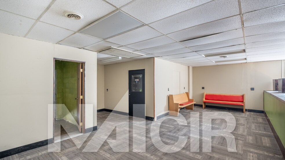 More Photos Of 5630 York Rd, Spring Grove Flex For Sale