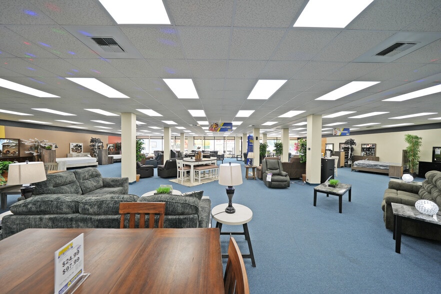 More Photos Of 24 S 1st St, Yakima Freestanding For Sale