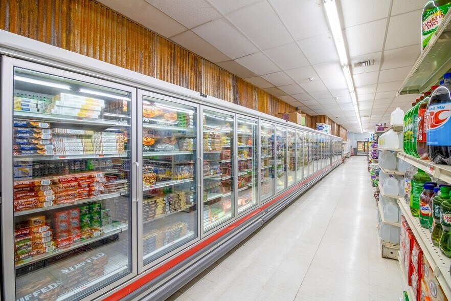 More Photos Of 381 E Colorado Dr, Bayfield Storefront For Sale