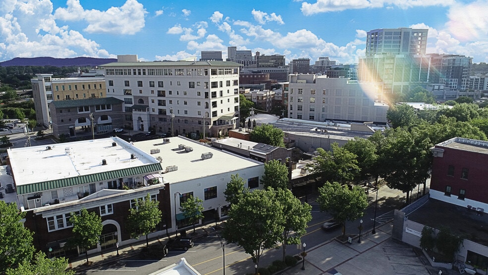 More Photos Of 640 S Main St, Greenville Storefront Retail Office For Lease