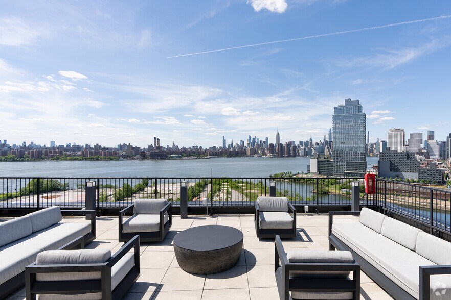 More Photos Of 25 Kent Ave, Brooklyn Office For Lease