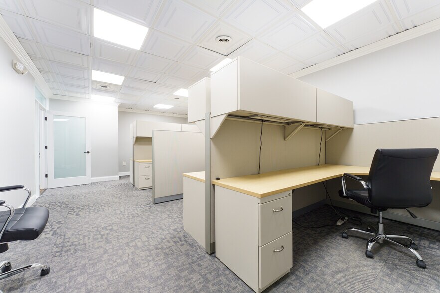More Photos Of 315 W North St, Brighton Medical For Lease