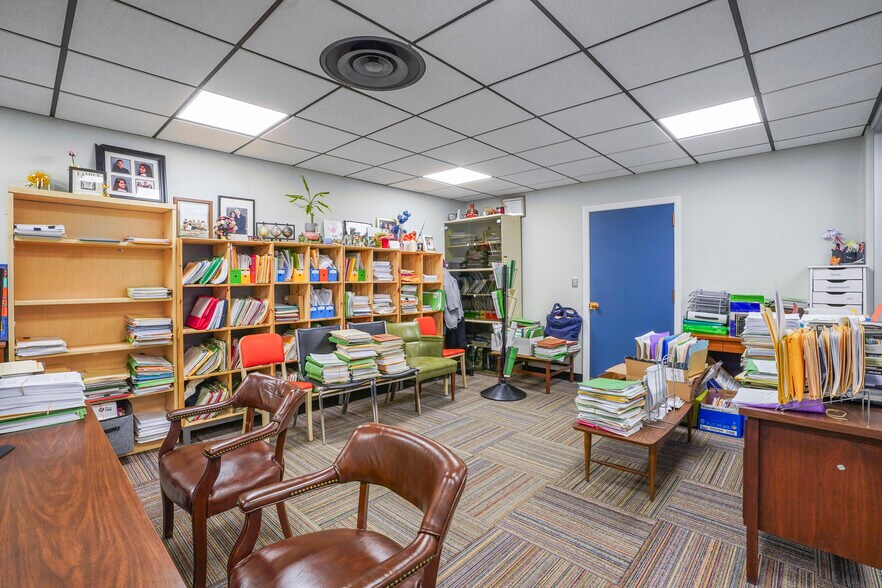 More Photos Of 283 N Broad St, Elizabeth Freestanding For Lease