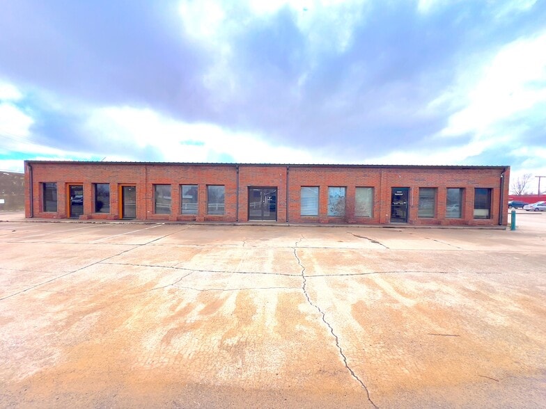 More Photos Of 802-806 Wynan Ct, Anadarko Medical For Sale