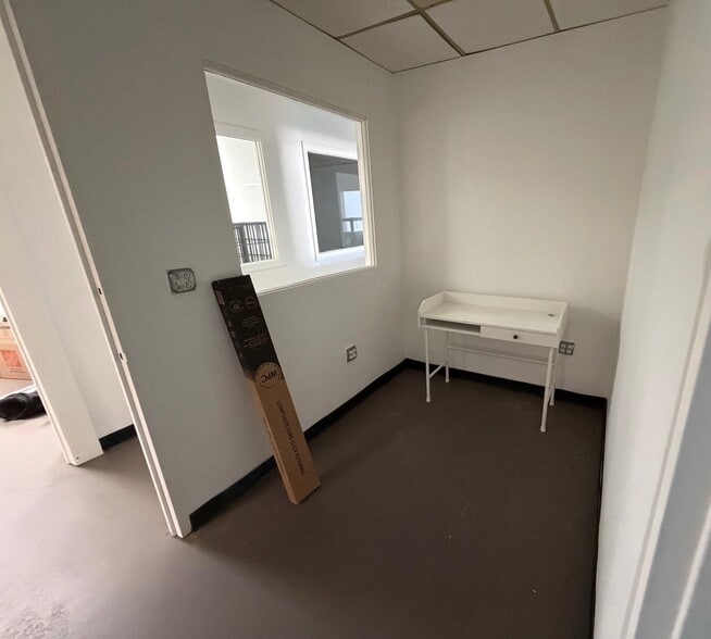 More Photos Of 1400 NE 131st St, North Miami Warehouse For Lease