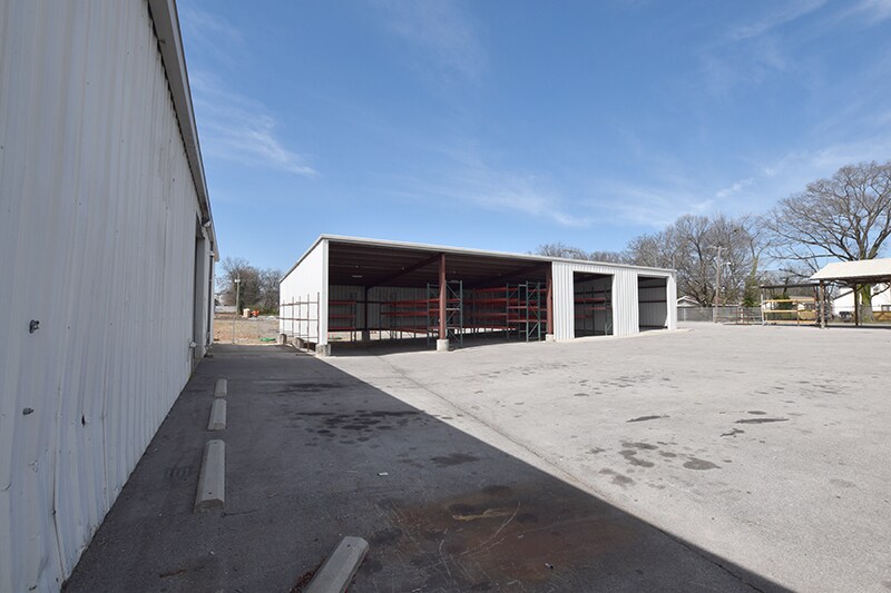 More Photos Of 1133 E Main St, Chattanooga Light Distribution For Lease