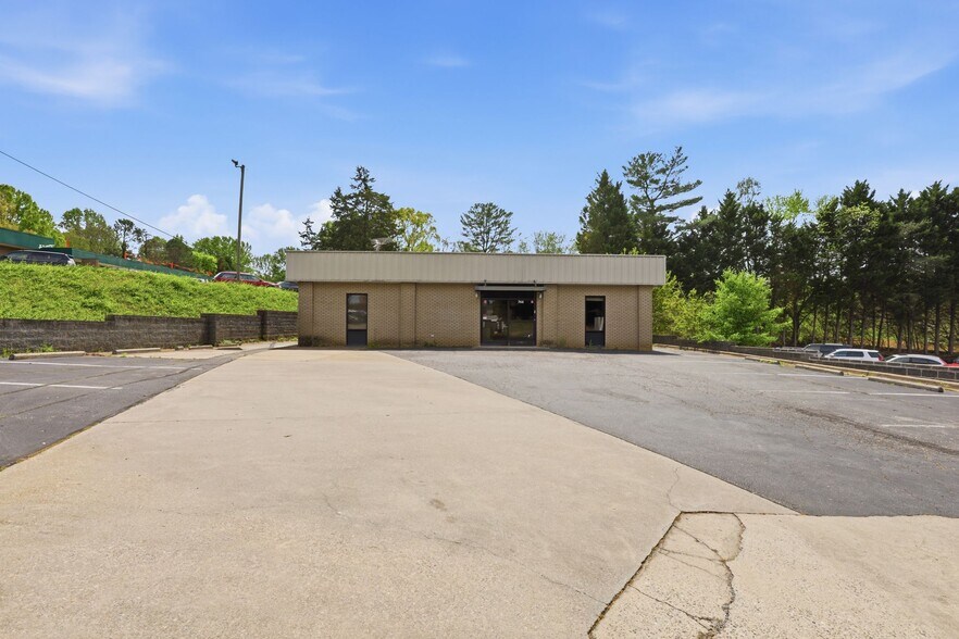 More Photos Of 744 Hartness Rd, Statesville Medical For Sale