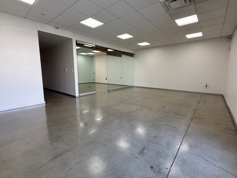 More Photos Of 1562 N Gemini Pl, Anaheim Warehouse For Lease