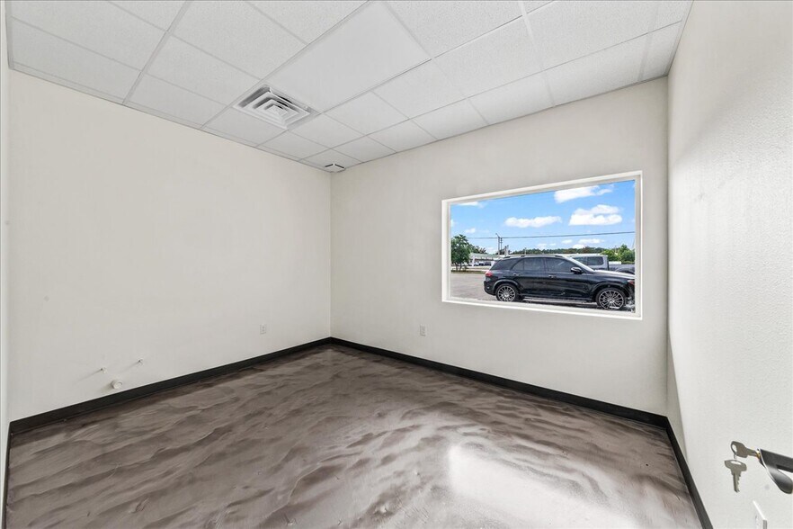 More Photos Of 566 Barton Blvd, Rockledge General Retail For Lease