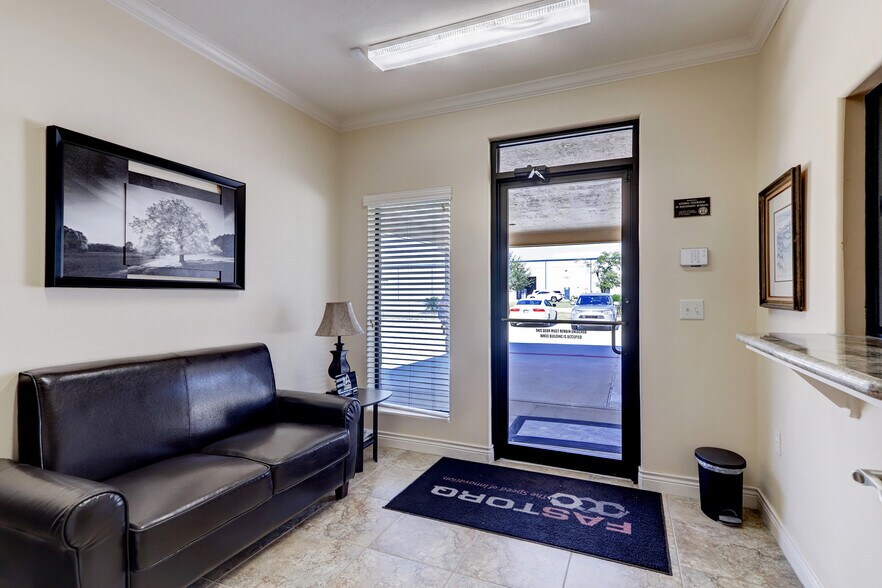 More Photos Of 18914 E Industrial Pkwy, New Caney Service For Sale