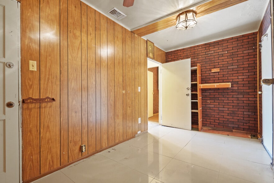 More Photos Of 1108 E 84th Pl, Los Angeles Religious Facility For Sale