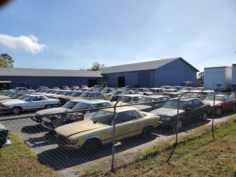 More Photos Of 209 N Industrial Loop, LaBelle Warehouse For Sale