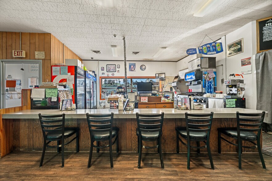More Photos Of 412 Main St SW, Ronan Sports And Entertainment For Sale
