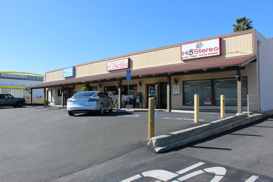 More Photos Of 837-841 E Whittier Blvd, La Habra General Retail For Lease
