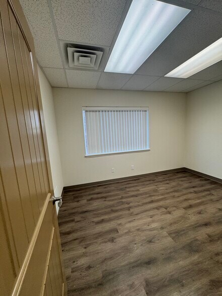 More Photos Of 5628 W Clearwater Ave, Kennewick Warehouse For Lease