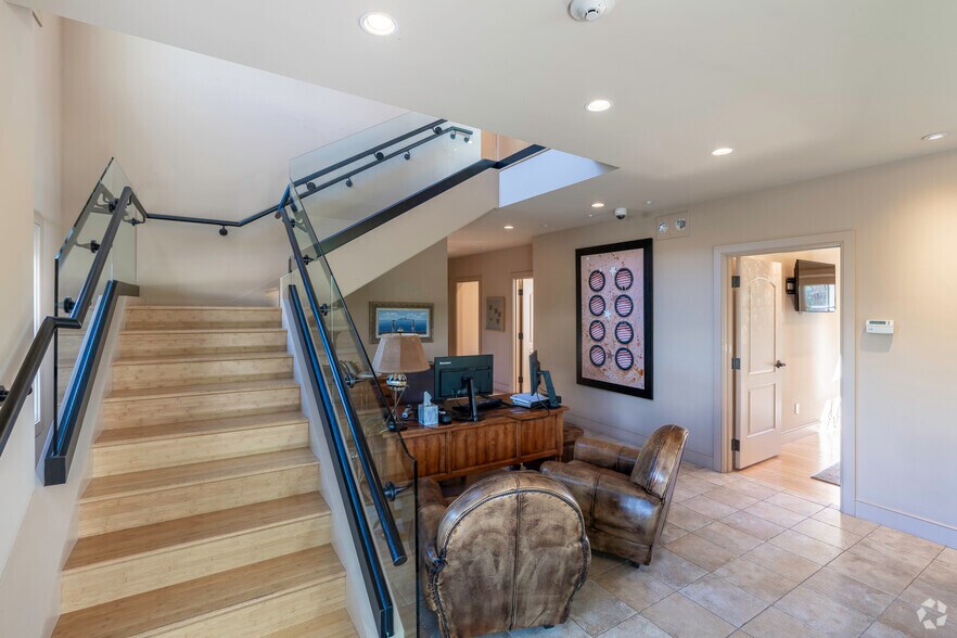 More Photos Of 83 Orchard Hill Park Dr, Leominster Office For Sale