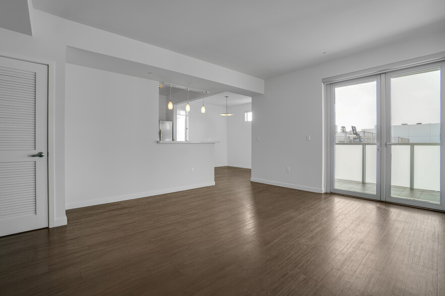 More Photos Of 525 Santa Monica Blvd, Santa Monica Apartments For Sale