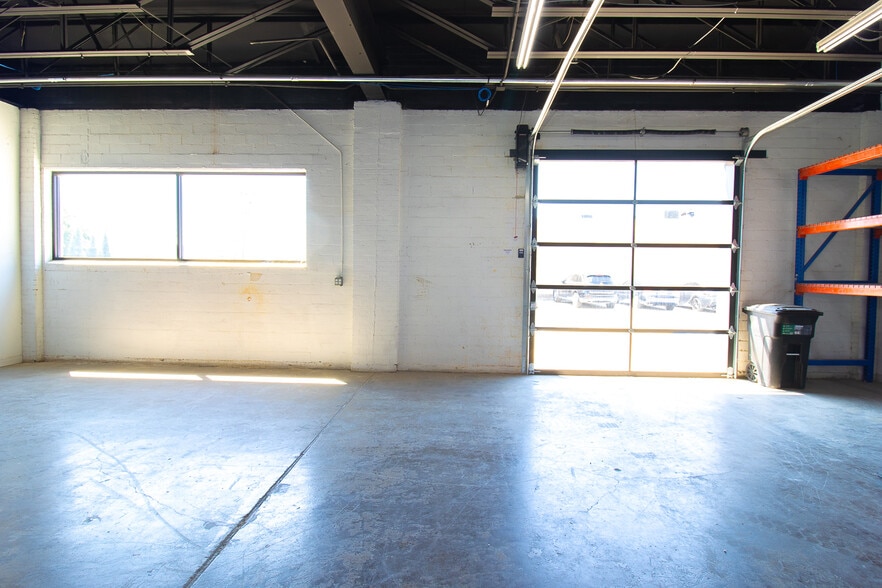 More Photos Of 183 Cole St, Dallas Showroom For Lease