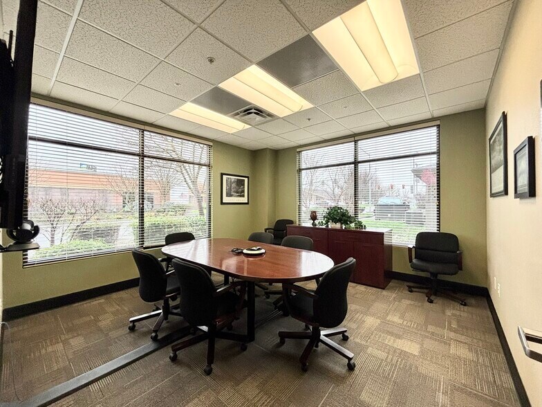 More Photos Of 1301 Poplar Dr, Medford Medical For Lease