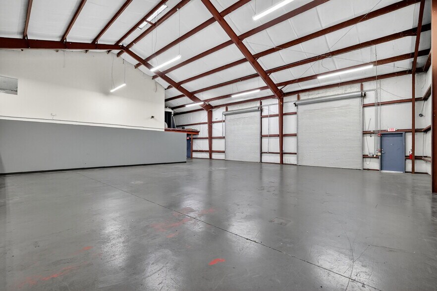 More Photos Of 15925 Old Us Highway 441, Tavares Warehouse For Lease