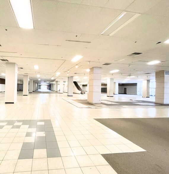 More Photos Of 1209 Plaza Dr, West Covina Department Store For Lease