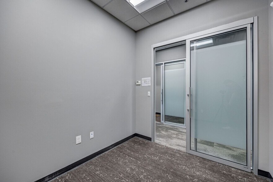 More Photos Of 6740 Rock Spring Rd, Wilmington Office For Lease