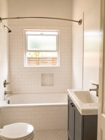 More Photos Of 603-607 1/2 N. Bronson Av, Los Angeles Apartments For Sale