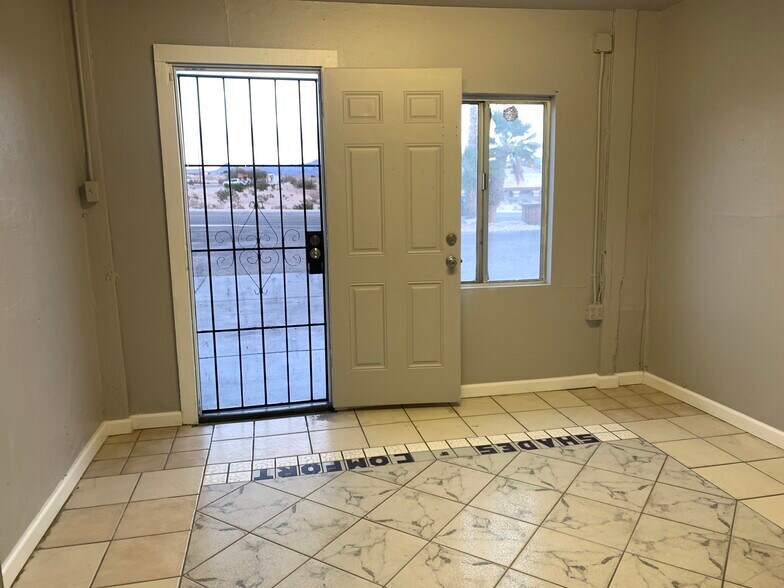 More Photos Of 2715 Highway 95, Bullhead City Self Storage For Lease