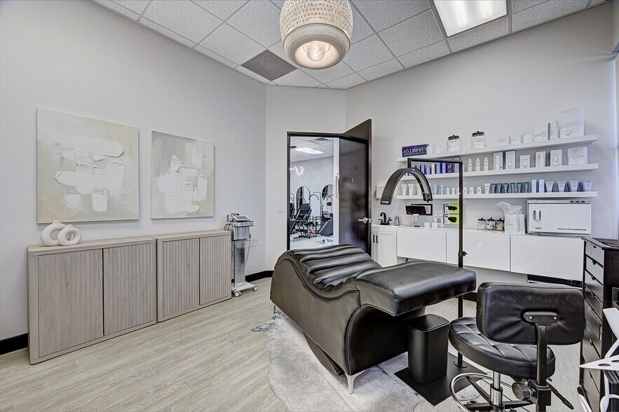 More Photos Of 6123 S Rainbow Blvd, Las Vegas Office For Sale