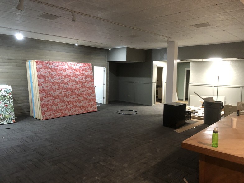 More Photos Of 401-411 Westport Rd, Kansas City Unknown For Lease