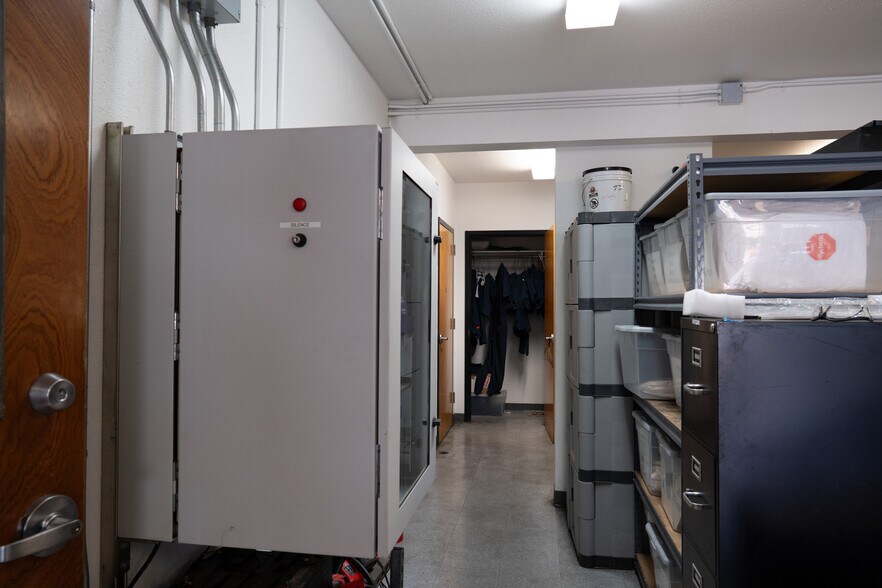 More Photos Of 3048 Aukele St, Lihue Warehouse For Sale