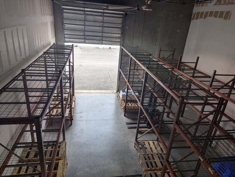 More Photos Of 585 NW Mercantile Pl, Port Saint Lucie Light Manufacturing For Sale