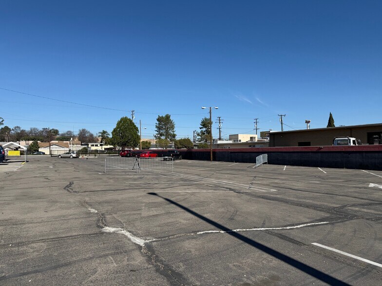 More Photos Of 9624-9626 Artesia Blvd, Bellflower Auto Dealership For Lease