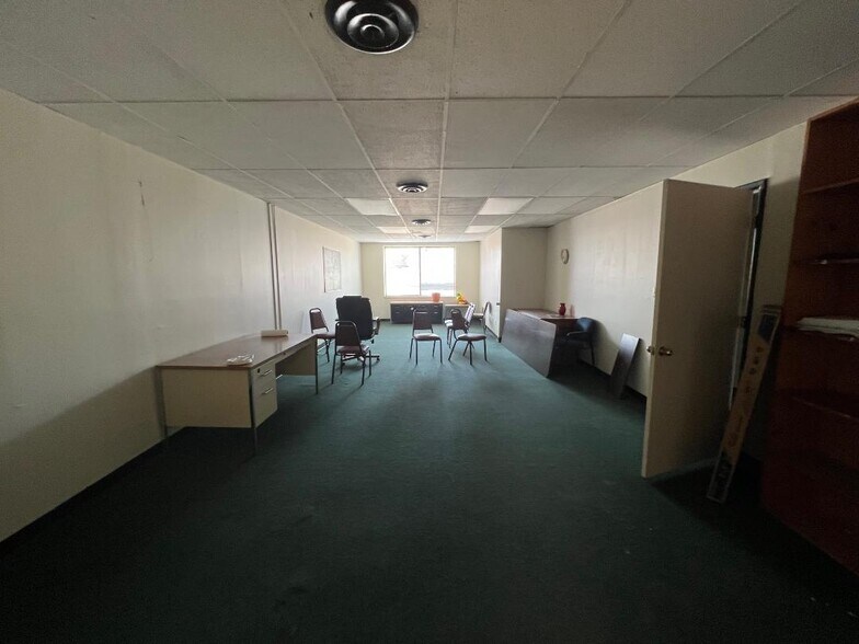 More Photos Of 625 8th St, Huntington Office For Lease