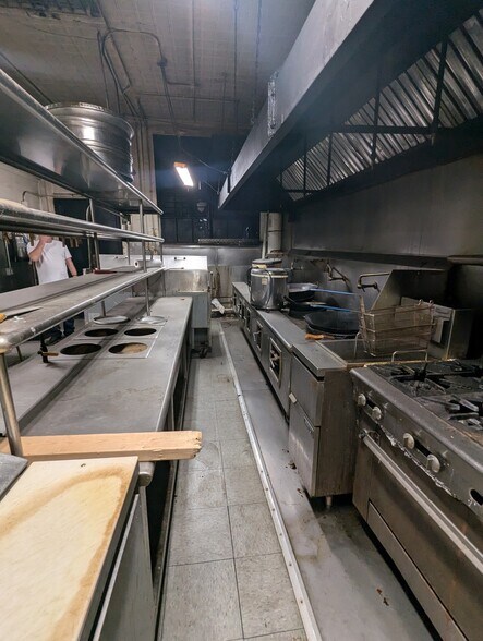 More Photos Of 113-115 N Marion St, Oak Park General Retail For Sale