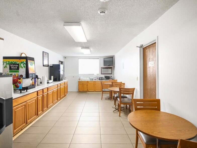 More Photos Of 1419 W 3rd St, Alliance Hotel For Sale