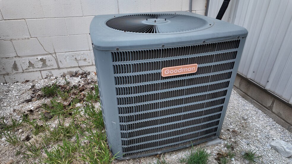 More Photos Of 5467 N Main St, Joplin Freestanding For Sale