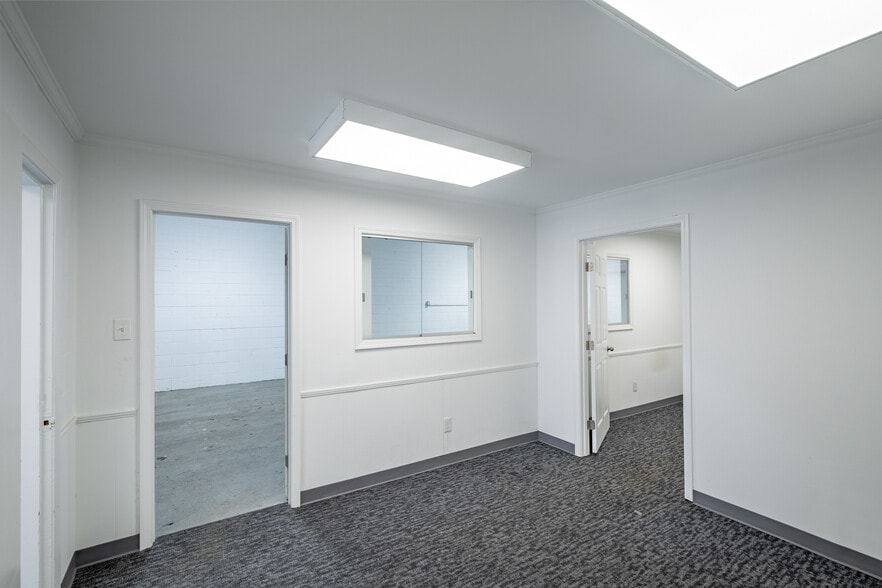 More Photos Of 642 Cordell Dr, College Park Unknown For Lease