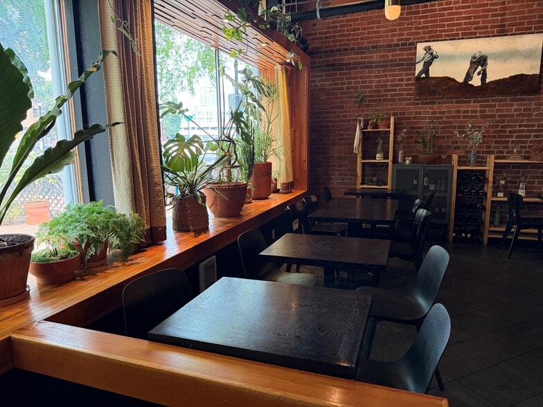More Photos Of 422 NW 8th Ave, Portland Storefront Retail Office For Sale