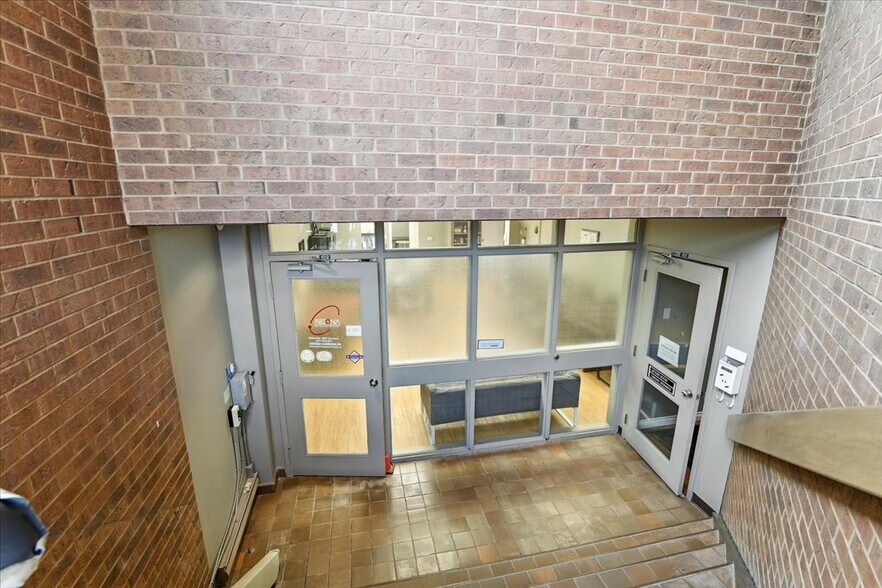 More Photos Of 372 King St, Oshawa Medical For Lease