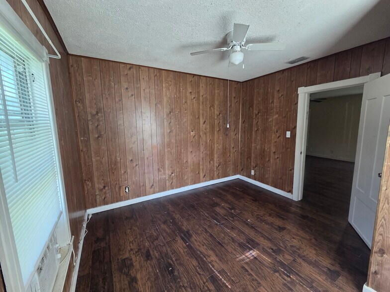 More Photos Of 531 N Main St, Joshua Office Residential For Sale