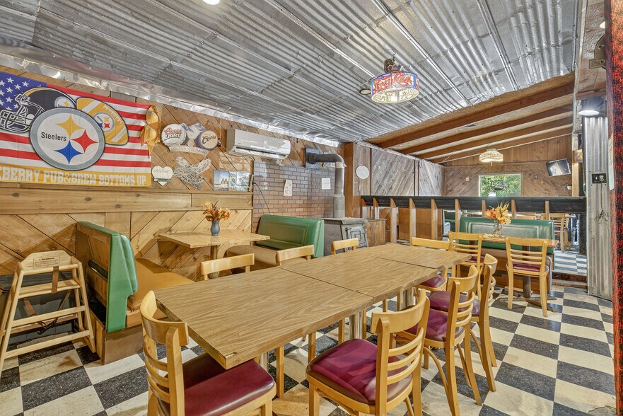 More Photos Of 309 Main, Juliaetta Bar For Sale