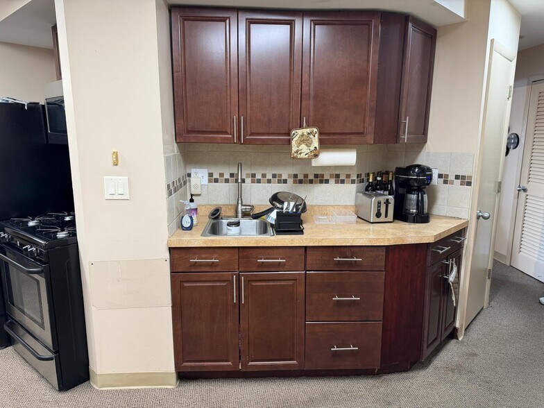 More Photos Of 321 N Main St, New City Office For Lease
