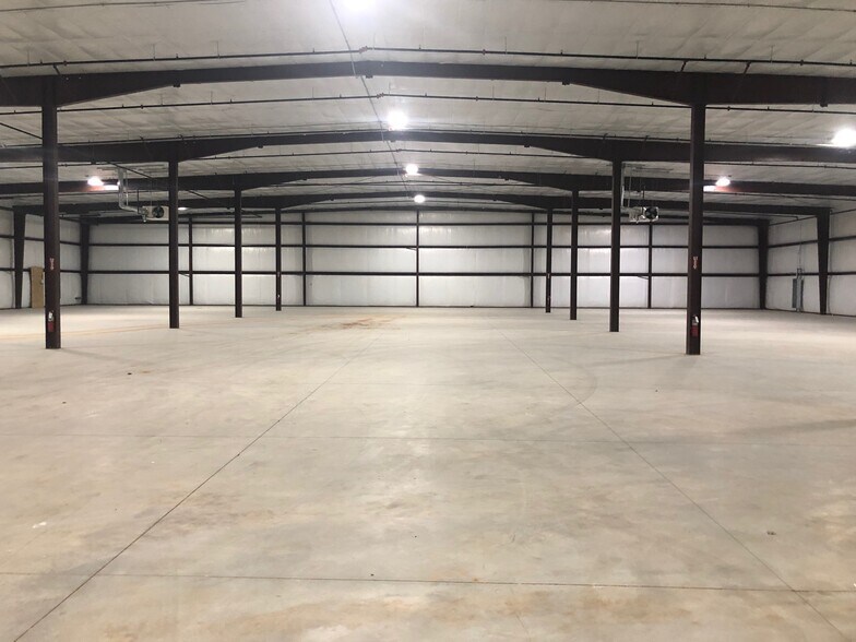 More Photos Of 2207 N 17th St, Rogers Industrial For Lease