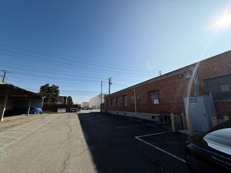 More Photos Of 5041 Santa Fe Ave, Vernon Distribution For Lease