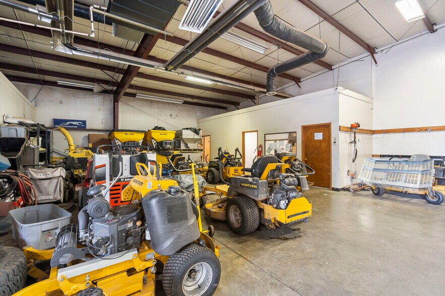 More Photos Of 5410 S Daniel St, Battlefield Manufacturing For Sale