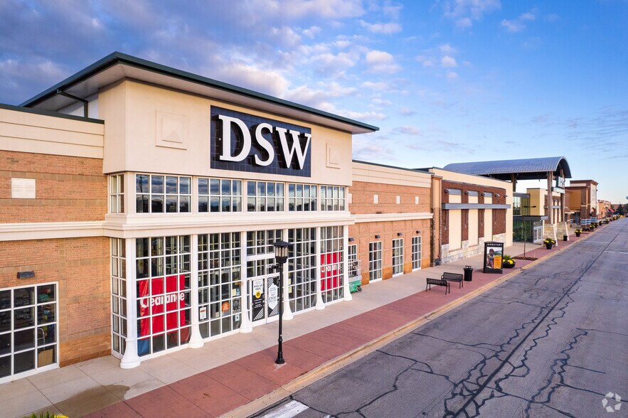 More Photos Of 1800-2124 S Randall Rd, Algonquin Storefront For Lease