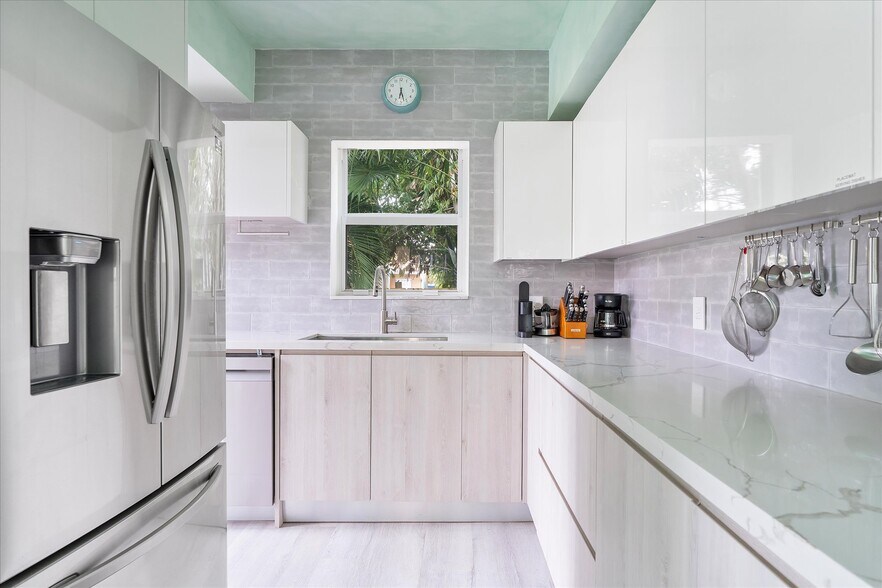 More Photos Of 22 NE 44th St, Miami Office Residential For Lease